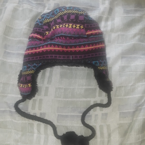 Warm and cozy hat - Picture 3 of 4